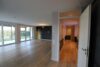 Wohnen in Heitersheim - Stil, Funktionalität und ein Hauch von Luxus. - Wohnzimmer und Flur