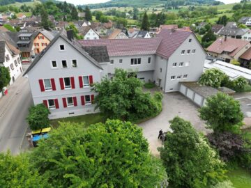 Mehrfamilienhaus mit 11 vermieteten Wohneinheiten in Vögisheim-Müllheim, 79379 Müllheim im Markgräflerland, Mehrfamilienhaus