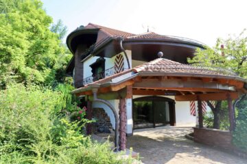 „Schneckenhaus“ – Eine märchenhafte Villa in Waldkirch (Direktbezug), 79183 Waldkirch Kollnau, Zweifamilienhaus