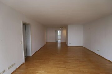 Helle Erdgeschoss-Wohnung mit Terrasse und Einbauküche in Staufen – optimal geschnitten, 79219 Staufen im Breisgau, Wohnung