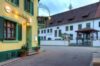 Restaurant und Hotel im beliebten Urlaubsort Staufen - Hotel Restaurant Sonne seitliche Außenaufnahme