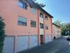 Mitten in Bad Krozingen - super gut geschnittene 3 Zimmer Wohnung im Hochparterre - Eingangsbereich mit Garage und Stellplatz