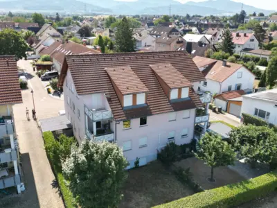 Gepflegte 3,5-Zimmerwohnung mit großzügigem Wohnkomfort und überdachtem Balkon in Eschbach, 79427 Eschbach, Etagenwohnung
