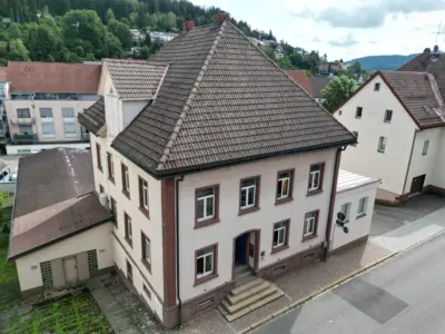 Wohn- und Geschäftshaus im Stadtzentrum von Furtwangen, 78120 Furtwangen, Mehrfamilienhaus