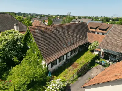 Reserviert – Charmantes Sanierungsobjekt mit großem Scheunenanbau und vielfältigem Entwicklungspotenzial, 79423 Heitersheim, Einfamilienhaus